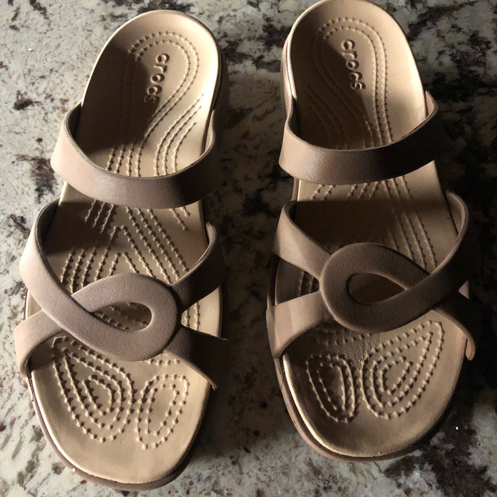 Women’s Croc Brown Sandals Size 7!
